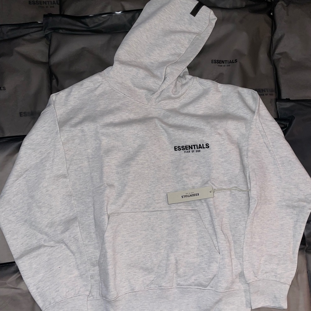Fear of God Essentials Hoodie
'Light Oatmeal'